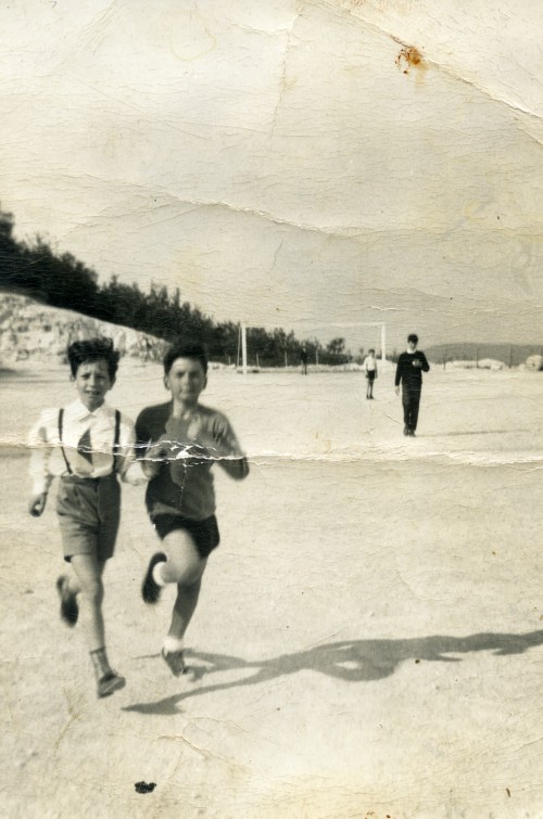 Tito e Giulio corrono al campo sportivo