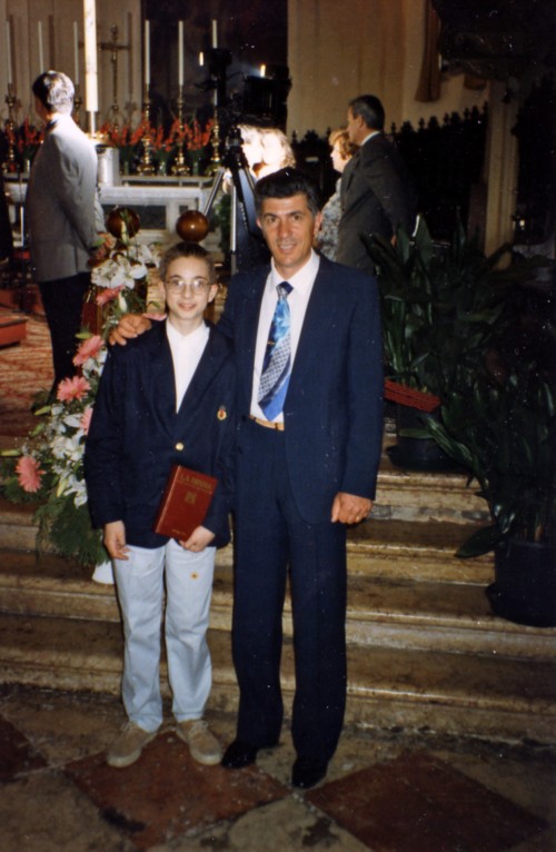 Alessandro Esposito nel giorno della sua cresima insieme al suo padrino nella Chiesa di Sant'Egidio