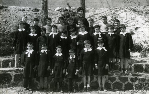 Diva Compagnucci con la classe II della scuola elementare dell'anno scolastico 1955-56