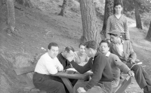 Don Giuseppe Damiani e i ragazzi al bosco