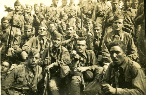Militari in posa
