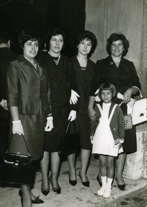 Quattro donne con una bambina