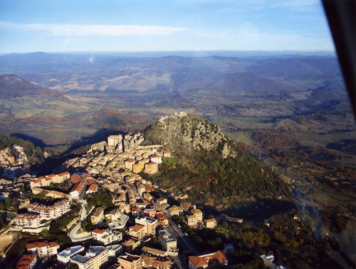 Ripresa aerea di Tolfa con le vallate circostanti